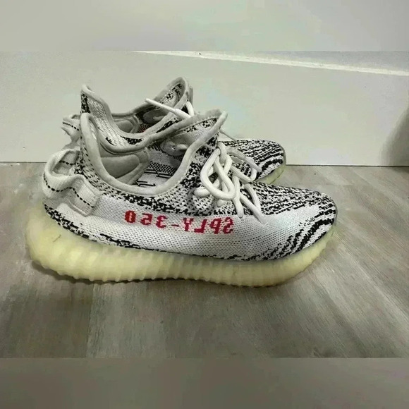 Adidas Yeezy Boost 350 V2 Zebra Size 6.5 - Picture 1 of 8